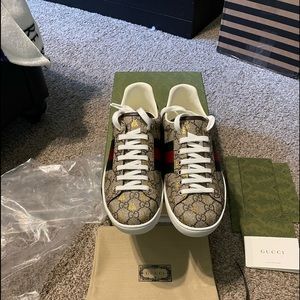 Gucci Ace bees monogram gucci size 6 women 9